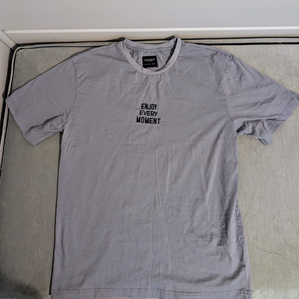 Riot Empire Men's Gray Crew Neck Short Sleeve Tee NWOT